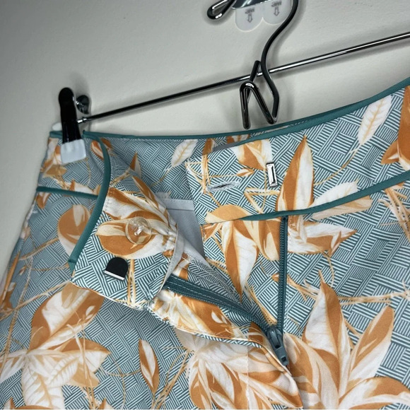 H&M Floral Summer Pockets Leaves Printed Dressy Flowy Shorts - Picture 3 of 7